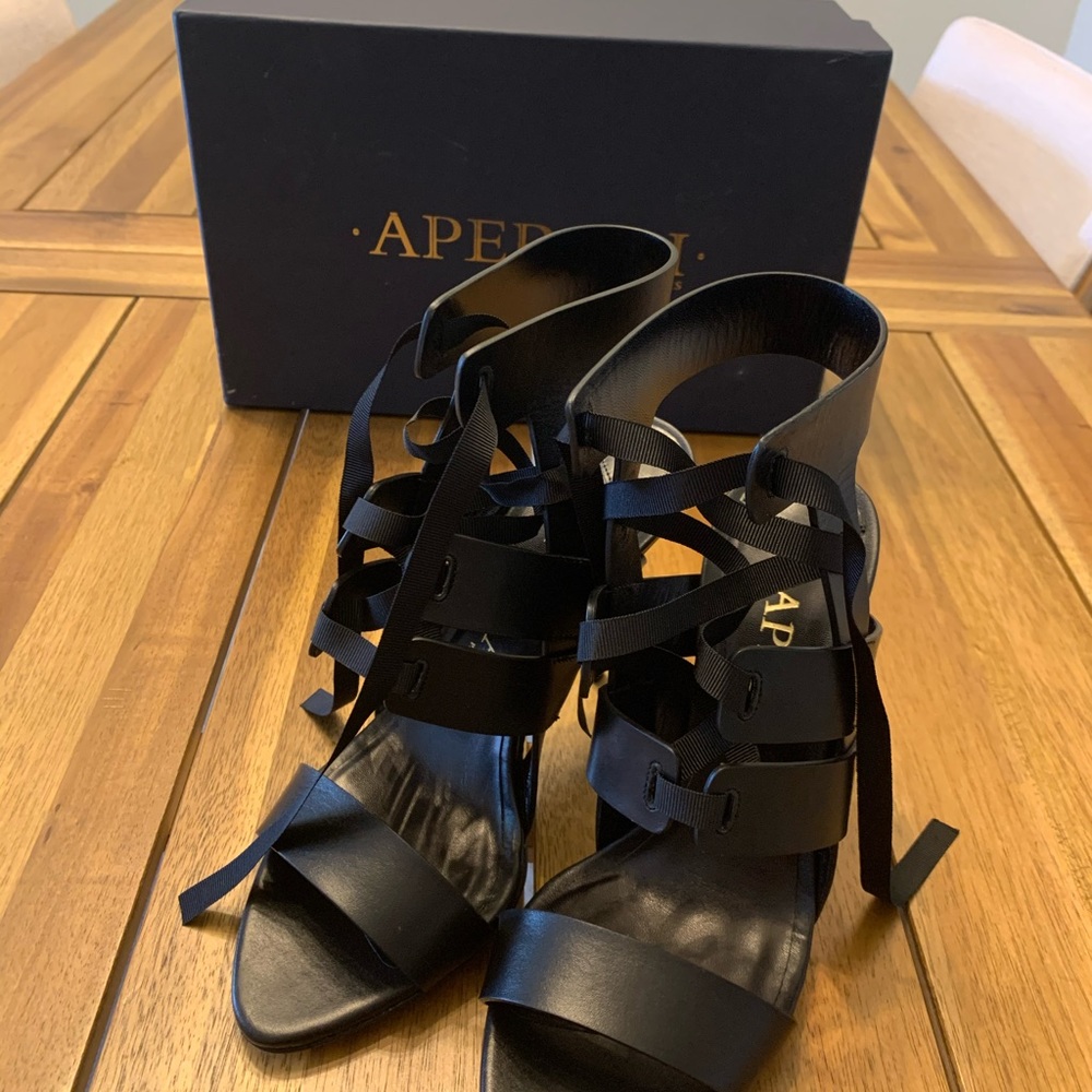 Aperlai Paris Black Classic Sandels size 36